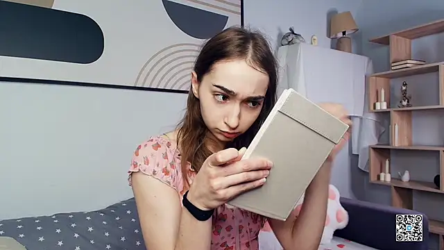 PollyBeev online show from October 2025 07:34:02 AM