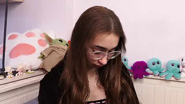 PollyBeev online show from April 2026 07:33:02 AM