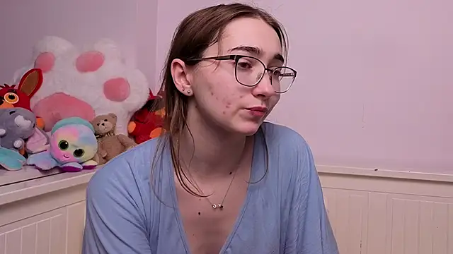 Snapshot of PollyBeev chatting on June 2026 07:33:02 AM PollyBeev online show from June 2026 07:33:02 AM