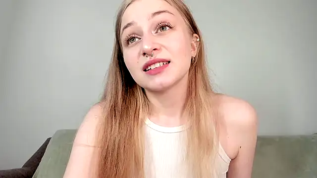 MiaMews online show from May 2026 07:37:01 AM