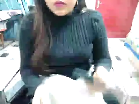 Snapshot of aarushi_sharmaa chatting on February 2025 01:01:01 PM aarushi sharmaa online show from February 2025 01:01:01 PM