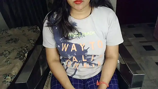 Snapshot of aarushi_sharmaa chatting on October 2025 05:25:01 PM aarushi sharmaa online show from October 2025 05:25:01 PM