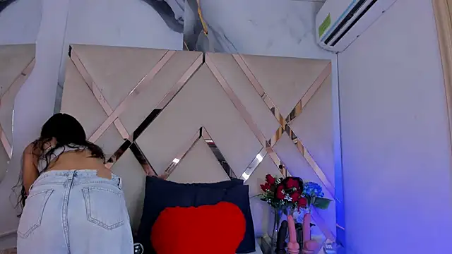 ninaht online show from October 2025 09:50:02 PM