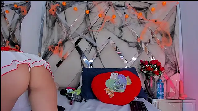 ninaht online show from October 2025 07:42:02 PM