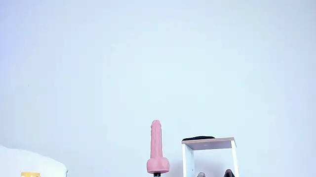 Snapshot of lannarusso_ chatting on September 2025 12:07:02 PM lannarusso online show from September 2025 12:07:02 PM