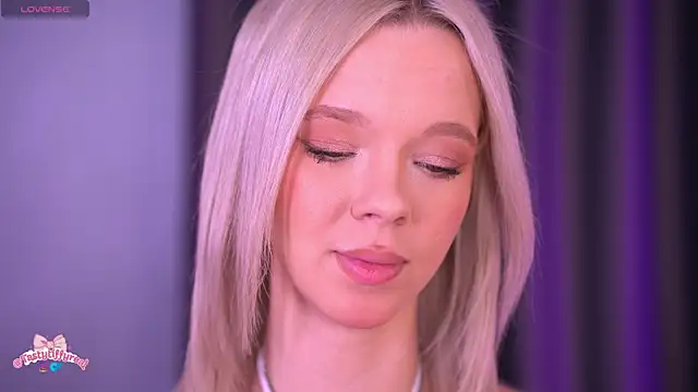 Snapshot of _AlinaBailey chatting on April 2026 08:01:01 AM AlinaBailey online show from April 2026 08:01:01 AM