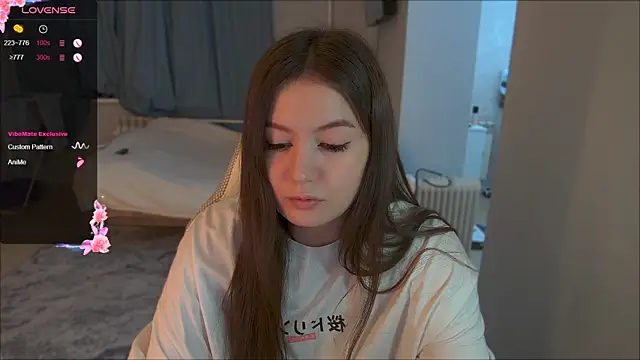 Snapshot of Emy_jonesss chatting on November 2025 08:37:01 AM Emy jonesss online show from November 2025 08:37:01 AM