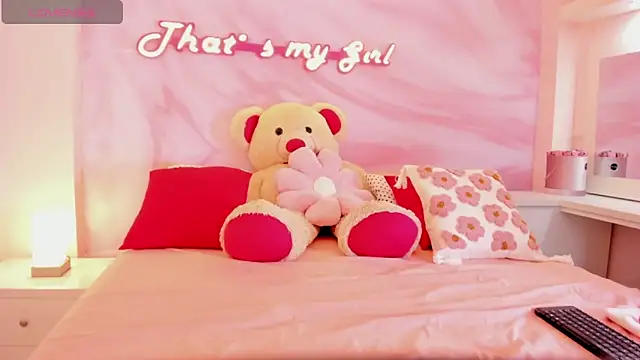 Snapshot of Maiia_Cute chatting on February 2025 05:04:02 AM Maiia Cute online show from February 2025 05:04:02 AM