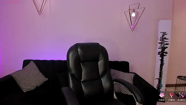 Snapshot of AmberFarrell chatting on October 2025 07:47:02 PM AmberFarrell online show from October 2025 07:47:02 PM