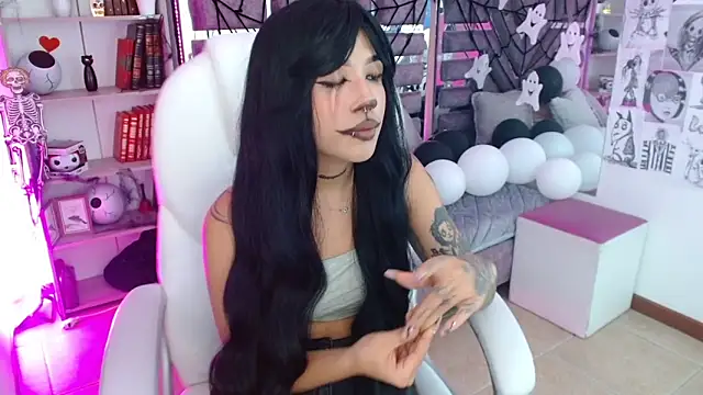 AliceWalker 11 online show from October 2025 08:22:02 PM