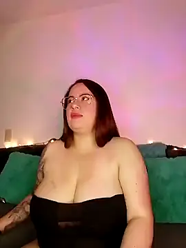 Snapshot of soofy__ chatting on October 2025 02:12:02 AM soofy online show from October 2025 02:12:02 AM