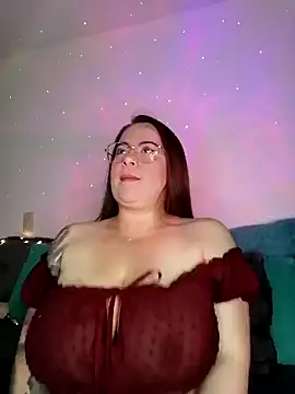 Snapshot of soofy__ chatting on November 2025 02:30:02 PM soofy online show from November 2025 02:30:02 PM