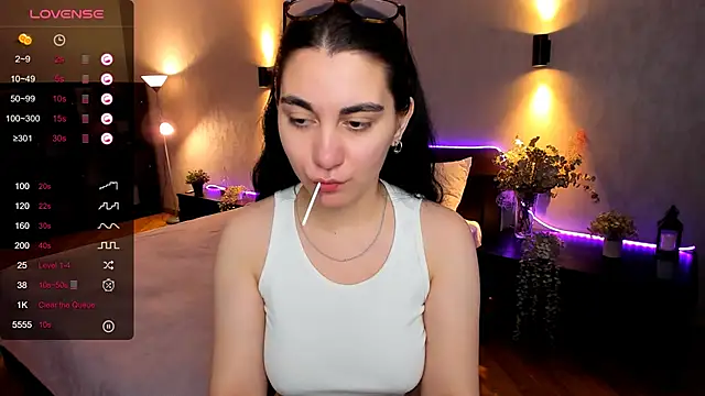 Snapshot of hannacheekss_ chatting on December 2024 07:10:01 AM hannacheekss online show from December 2024 07:10:01 AM