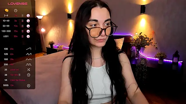 Snapshot of hannacheekss_ chatting on December 2024 10:17:02 AM hannacheekss online show from December 2024 10:17:02 AM