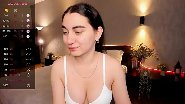 Snapshot of hannacheekss_ chatting on December 2024 02:02:02 AM hannacheekss online show from December 2024 02:02:02 AM