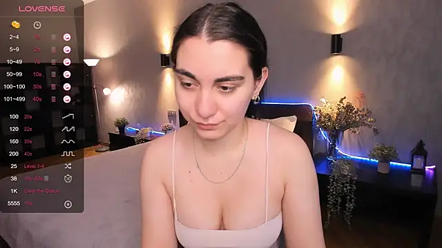 Snapshot of hannacheekss_ chatting on December 2024 07:17:01 AM hannacheekss online show from December 2024 07:17:01 AM