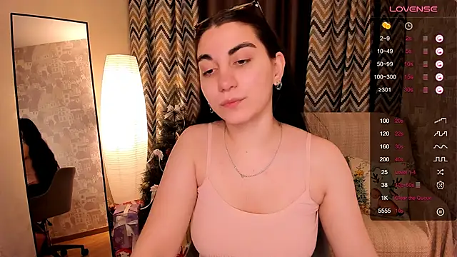 Snapshot of hannacheekss_ chatting on December 2024 02:21:01 AM hannacheekss online show from December 2024 02:21:01 AM