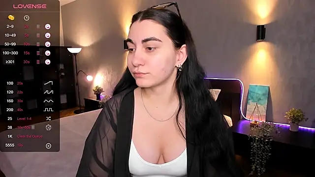 Snapshot of hannacheekss_ chatting on January 2025 01:56:02 AM hannacheekss online show from January 2025 01:56:02 AM