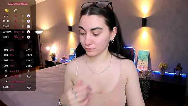 Snapshot of hannacheekss_ chatting on January 2025 05:07:02 AM hannacheekss online show from January 2025 05:07:02 AM