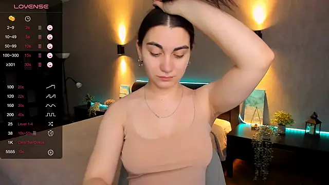 Snapshot of hannacheekss_ chatting on January 2025 01:59:02 AM hannacheekss online show from January 2025 01:59:02 AM