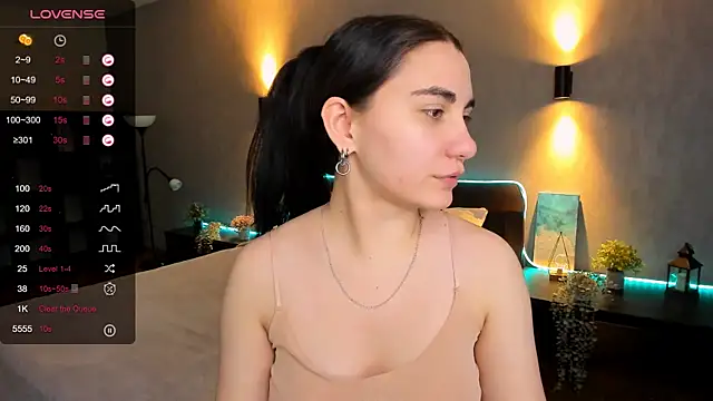 Snapshot of hannacheekss_ chatting on January 2025 05:36:02 AM hannacheekss online show from January 2025 05:36:02 AM