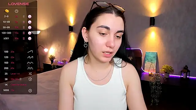 Snapshot of hannacheekss_ chatting on January 2025 05:11:02 AM hannacheekss online show from January 2025 05:11:02 AM