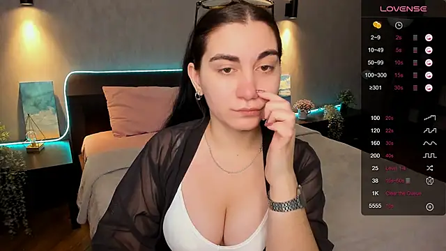 Snapshot of hannacheekss_ chatting on January 2025 06:57:01 AM hannacheekss online show from January 2025 06:57:01 AM