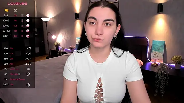 Snapshot of hannacheekss_ chatting on February 2025 02:08:02 AM hannacheekss online show from February 2025 02:08:02 AM