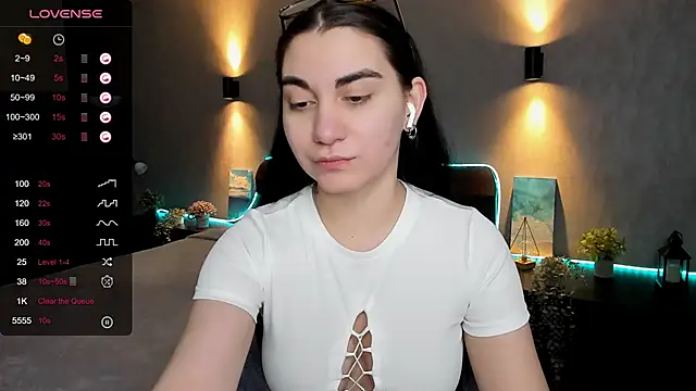 Snapshot of hannacheekss_ chatting on February 2025 02:00:01 AM hannacheekss online show from February 2025 02:00:01 AM