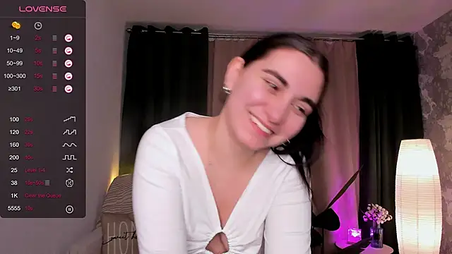 Snapshot of hannacheekss_ chatting on February 2025 03:09:02 PM hannacheekss online show from February 2025 03:09:02 PM