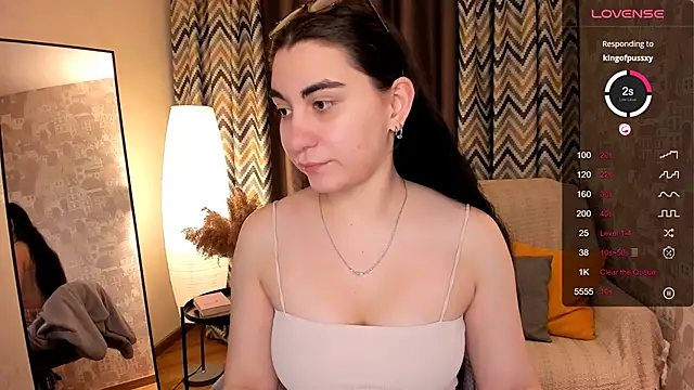 Snapshot of hannacheekss_ chatting on February 2025 01:57:02 AM hannacheekss online show from February 2025 01:57:02 AM