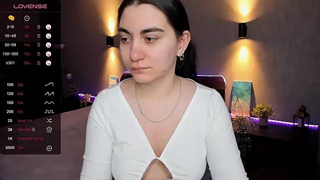 Snapshot of hannacheekss_ chatting on March 2025 01:57:01 AM hannacheekss online show from March 2025 01:57:01 AM