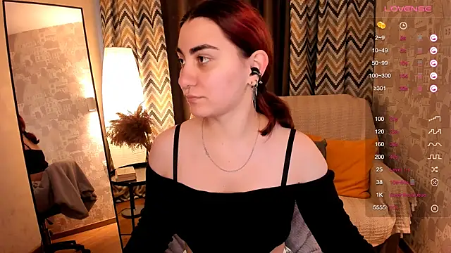 Snapshot of hannacheekss_ chatting on September 2025 02:11:01 AM hannacheekss online show from September 2025 02:11:01 AM