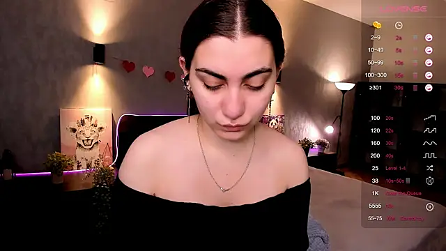 Snapshot of hannacheekss_ chatting on September 2025 02:00:01 AM hannacheekss online show from September 2025 02:00:01 AM