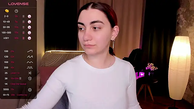 Snapshot of hannacheekss_ chatting on September 2025 02:02:01 AM hannacheekss online show from September 2025 02:02:01 AM