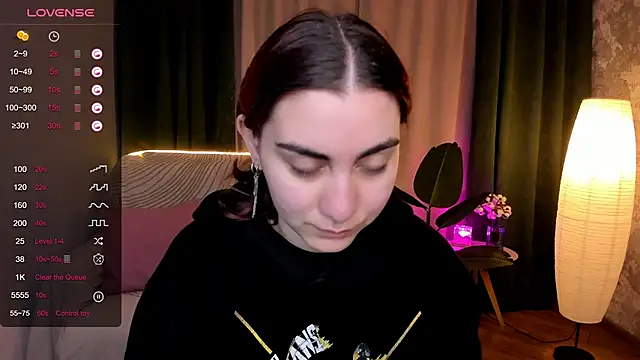 Snapshot of hannacheekss_ chatting on September 2025 02:04:02 AM hannacheekss online show from September 2025 02:04:02 AM