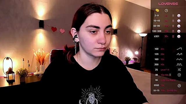 Snapshot of hannacheekss_ chatting on October 2025 01:56:01 AM hannacheekss online show from October 2025 01:56:01 AM