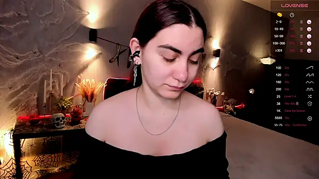 Snapshot of hannacheekss_ chatting on October 2025 01:50:02 AM hannacheekss online show from October 2025 01:50:02 AM