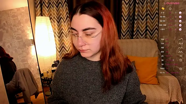 Snapshot of hannacheekss_ chatting on November 2025 02:01:02 AM hannacheekss online show from November 2025 02:01:02 AM