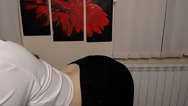 Snapshot of AliceSexyyy_ chatting on December 2024 04:05:01 PM AliceSexyyy online show from December 2024 04:05:01 PM