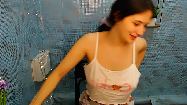 Snapshot of AliceSexyyy_ chatting on December 2024 02:09:01 AM AliceSexyyy online show from December 2024 02:09:01 AM