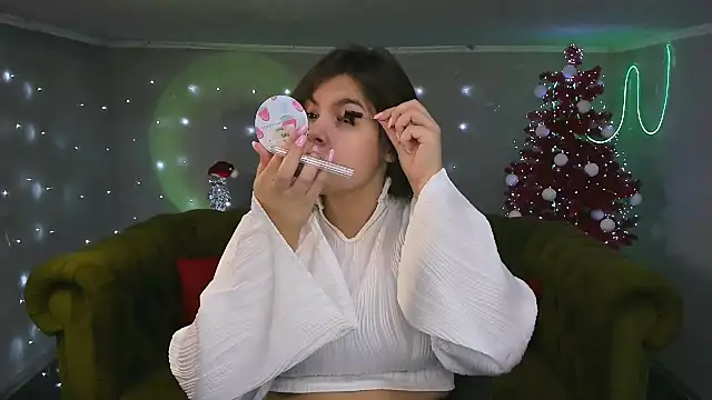 Snapshot of showmeparadise chatting on December 2024 12:06:02 PM showmeparadise online show from December 2024 12:06:02 PM