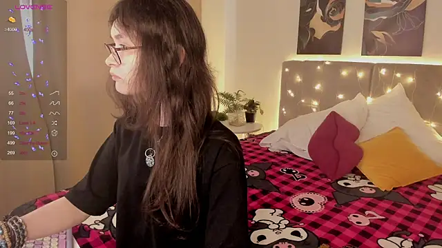 Emily Strikeee online show from April 2026 02:01:01 AM