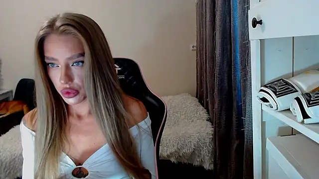 lonely dreamm online show from December 2024 12:44:02 PM