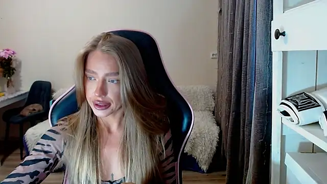 lonely dreamm online show from December 2024 09:03:01 AM