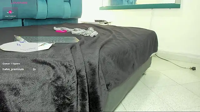 mia  fernandez online show from December 2024 10:26:02 PM