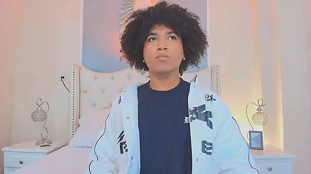 Ambar Collingg online show from October 2025 02:18:01 PM