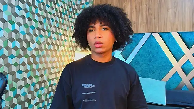 Ambar Collingg online show from October 2025 02:01:02 AM