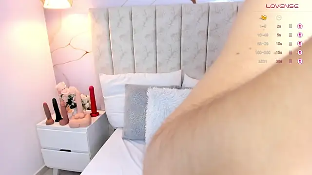 LauraSmith-01 online show from December 2025 06:59:02 PM