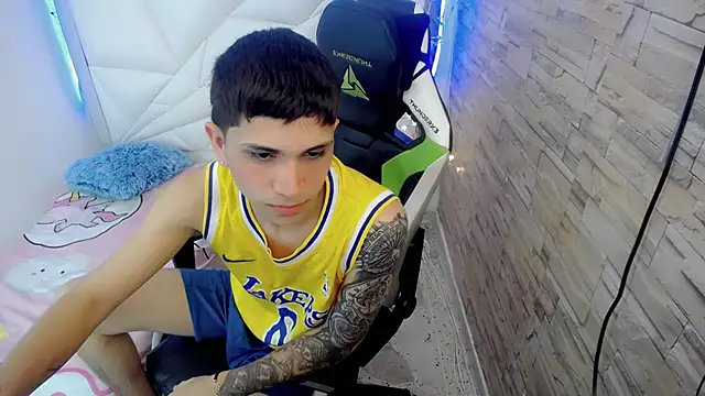 Brayan lopezz online show from January 2025 01:24:01 PM